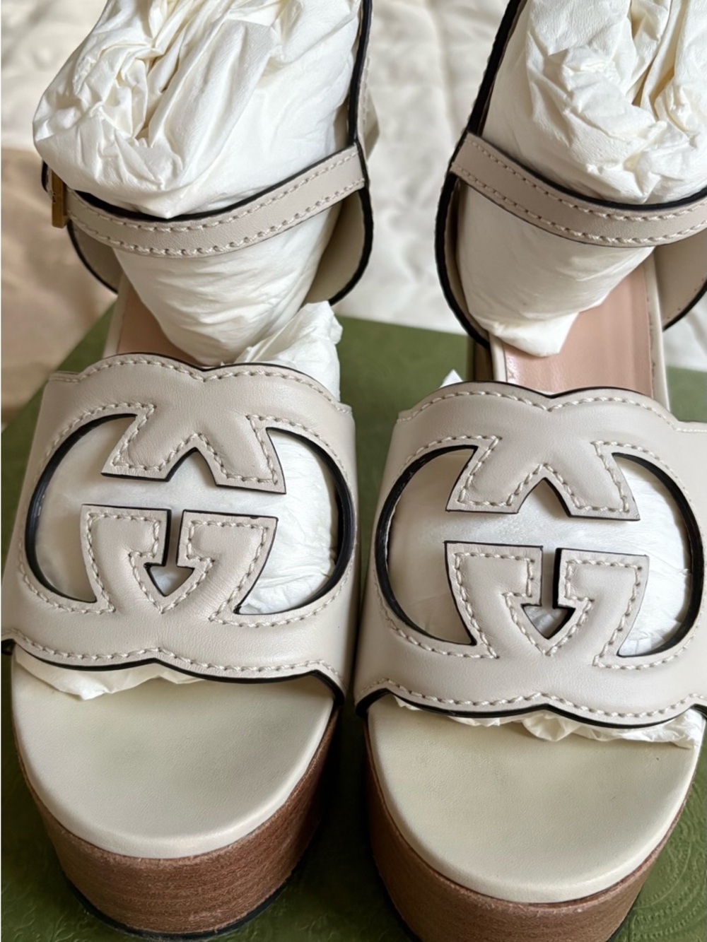 Gucci Cream Leather Platform Sandals with Wood-Effect Heel - Picture 13 of 15